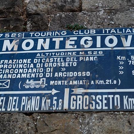 Casa Angolo Cantina Nel Castello Montegiovi Exteriör bild