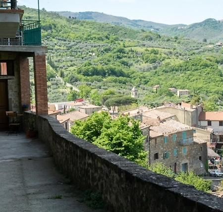 Cantina Nel Castello Montegiovi Exteriör bild