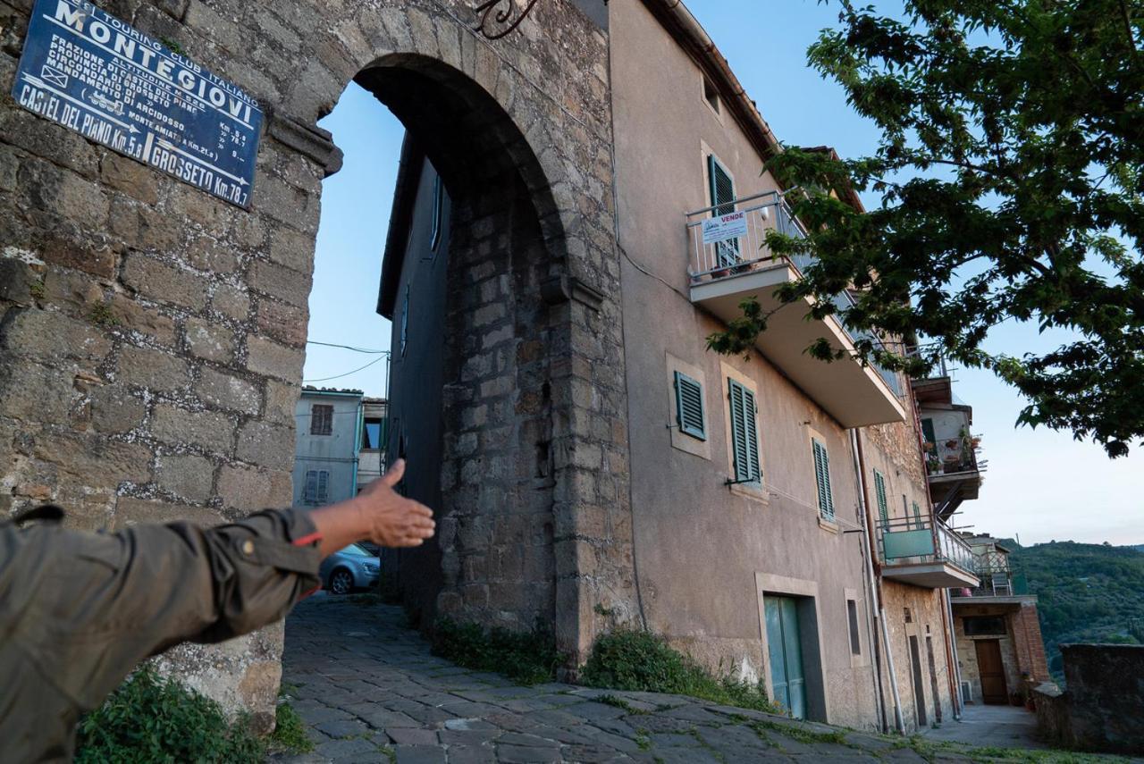 Cantina Nel Castello Montegiovi Exteriör bild