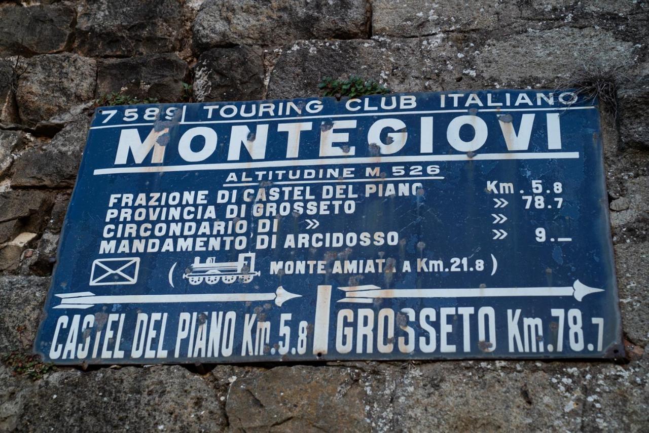 Casa Angolo Cantina Nel Castello Montegiovi Exteriör bild