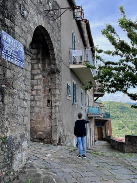 Cantina Nel Castello Montegiovi Exteriör bild