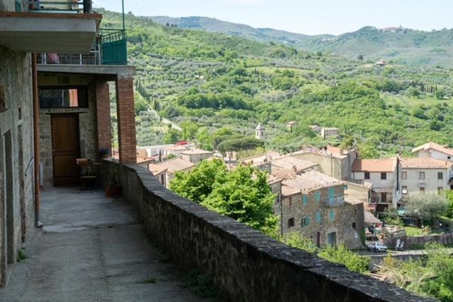 Casa Angolo Cantina Nel Castello Montegiovi Exteriör bild